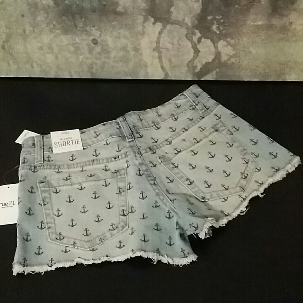 Mid Rise Shorts - Picture 2 of 5